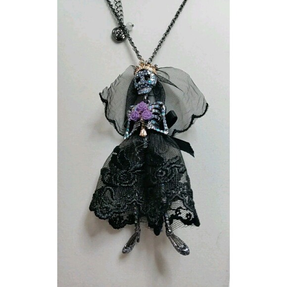 Betsey Johnson Skeleton Bride Necklace 36" Long Chain - Picture 4 of 5